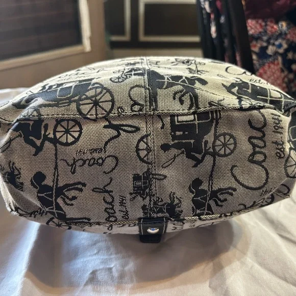 Coach Black and Cream Signature Shoulder Bag - Picture 3 of 5